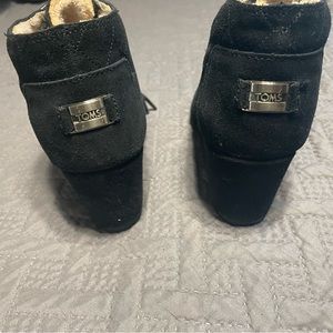 TOMS BLACK Suede Wedge Bootie
